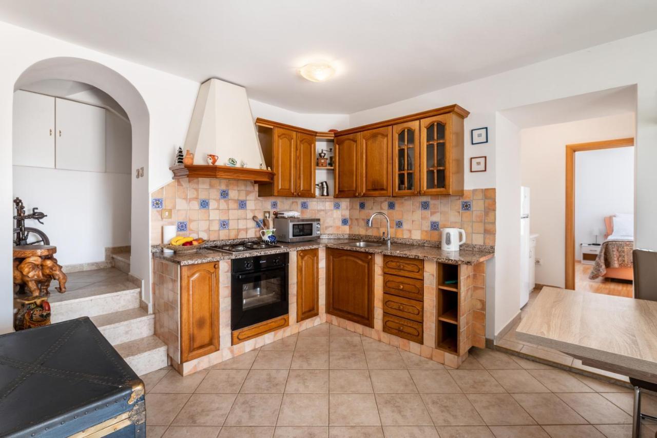 Apartments With A Parking Space Lopar, Rab - 14070 المظهر الخارجي الصورة