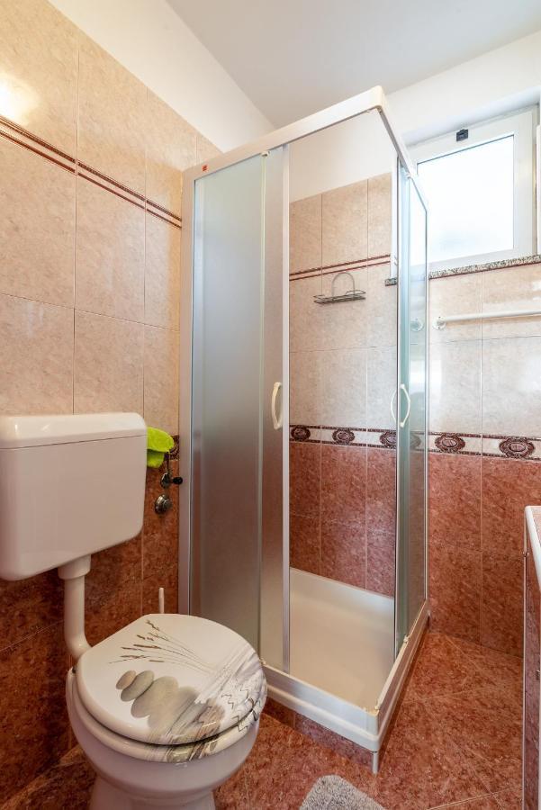 Apartments With A Parking Space Lopar, Rab - 14070 المظهر الخارجي الصورة