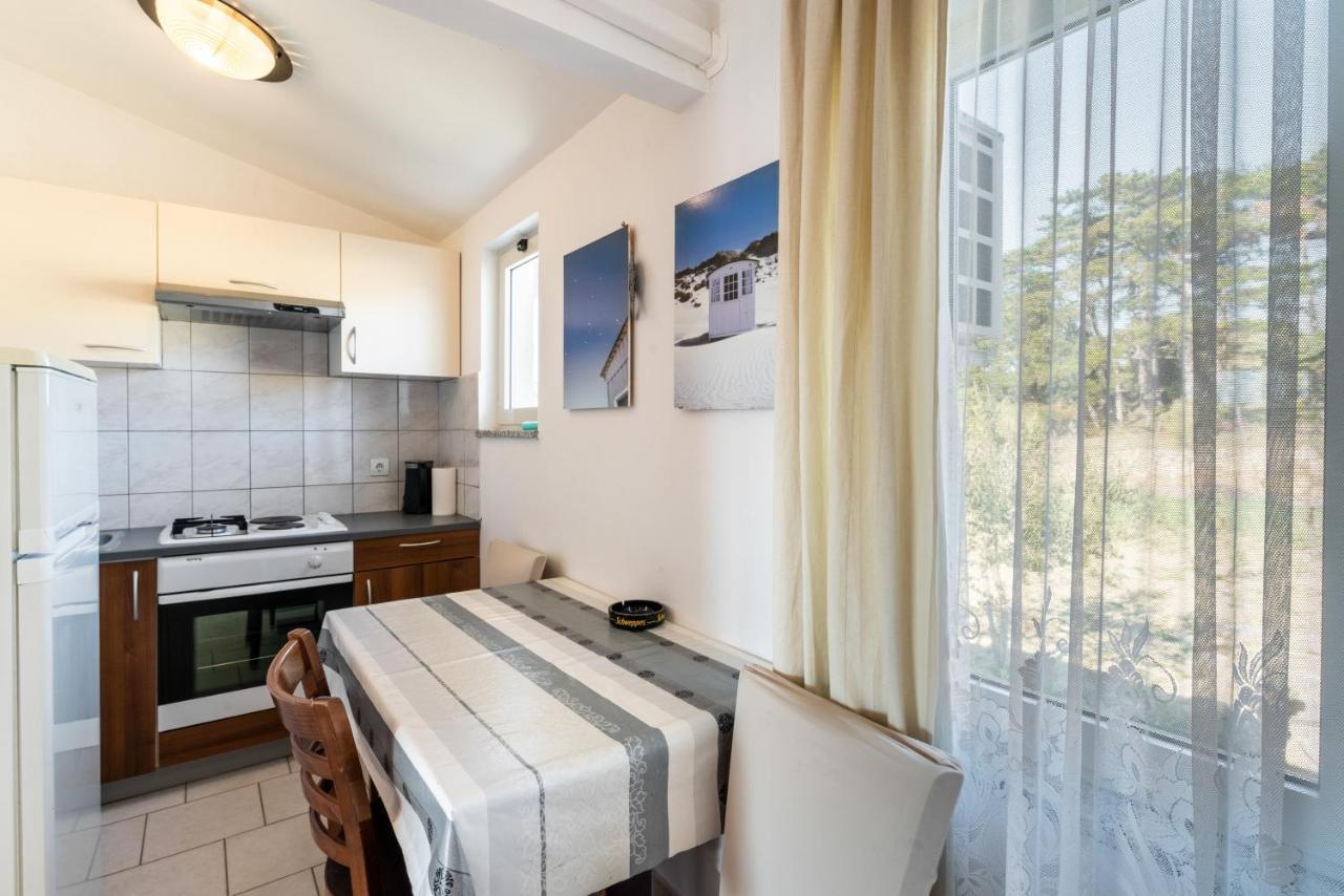 Apartments With A Parking Space Lopar, Rab - 14070 المظهر الخارجي الصورة