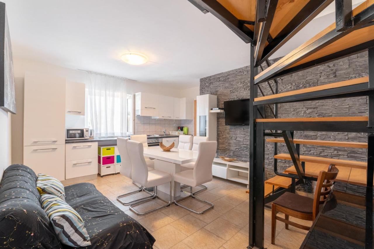 Apartments With A Parking Space Lopar, Rab - 14070 المظهر الخارجي الصورة