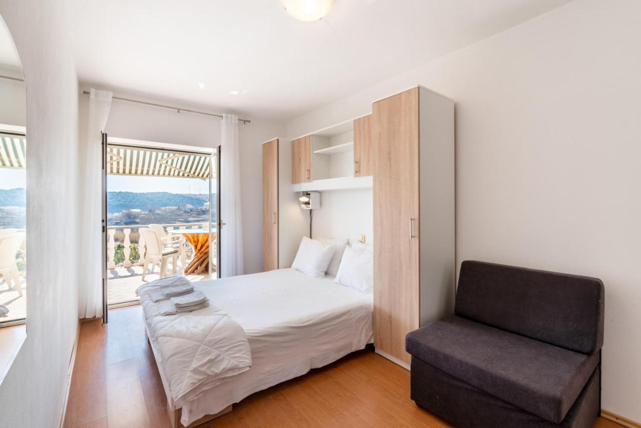 Apartments With A Parking Space Lopar, Rab - 14070 المظهر الخارجي الصورة
