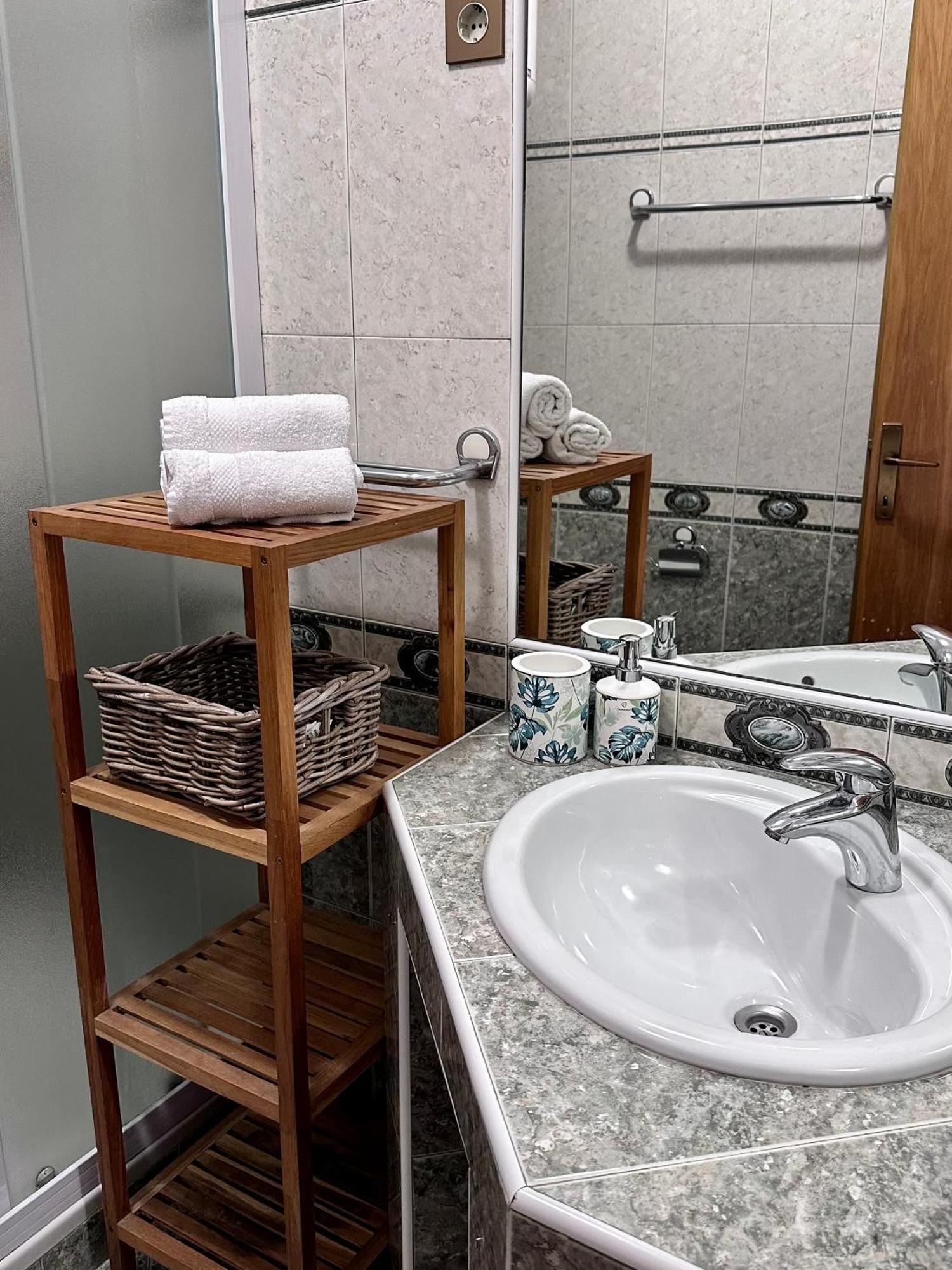 Apartments With A Parking Space Lopar, Rab - 14070 الغرفة الصورة